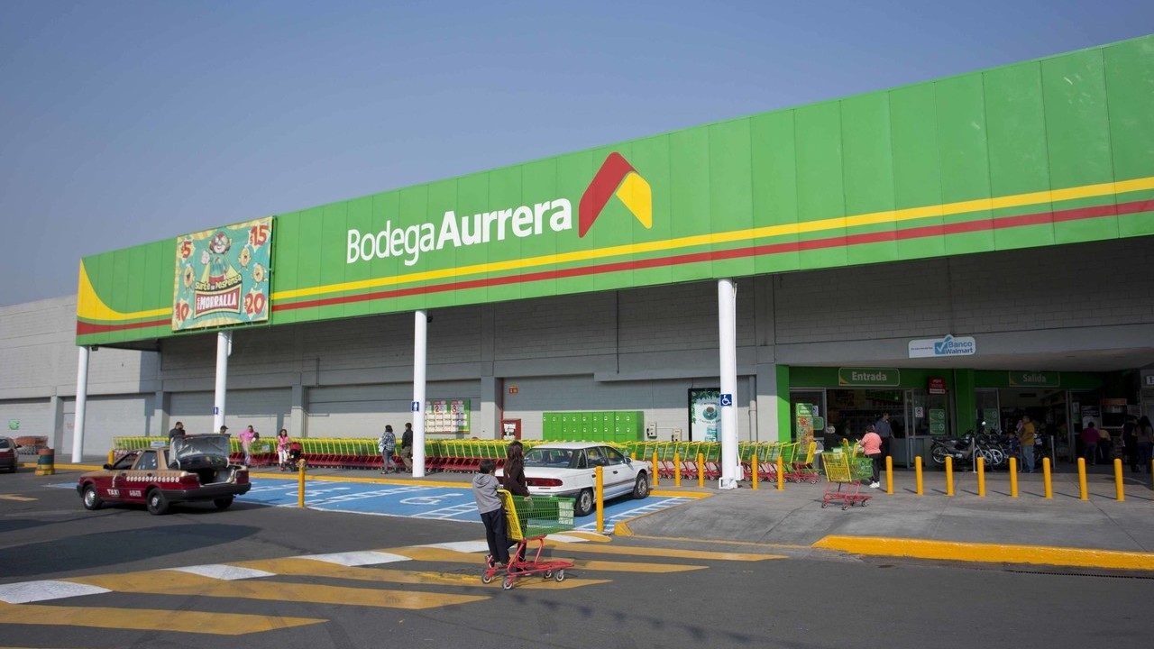 Can I retrieve the gender and age of Facebook accounts in bulk?